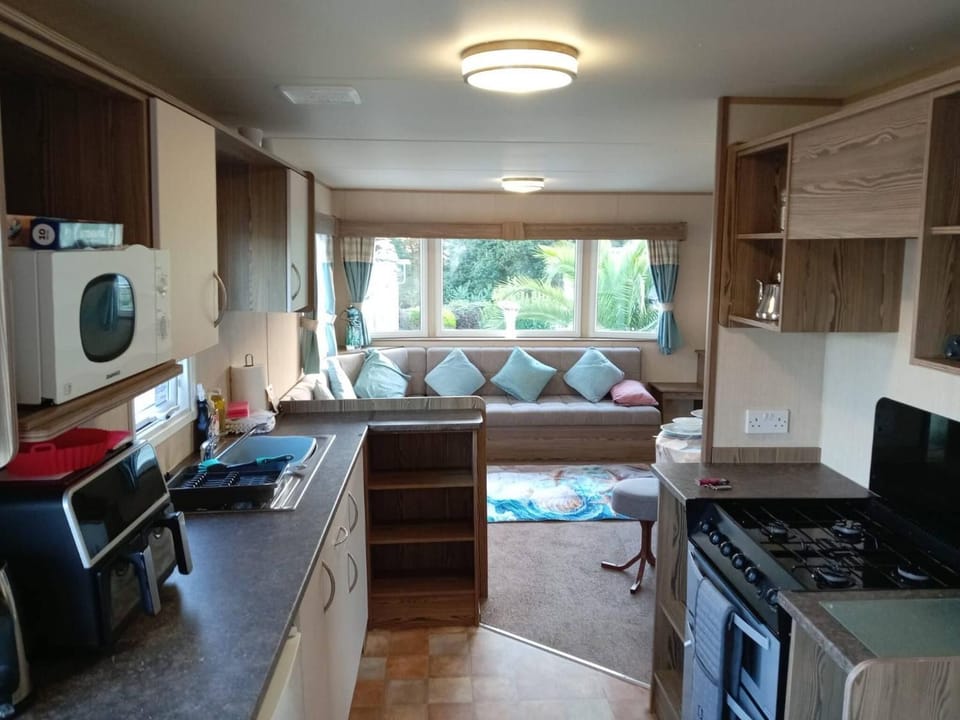 microwave, oven, kitchen