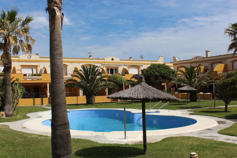 Area and facilities, Swimming pool