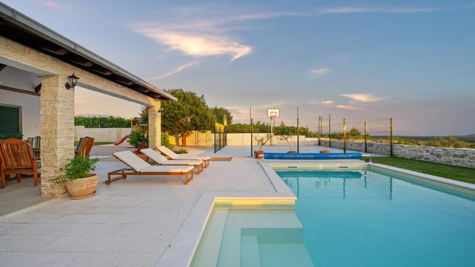 Swimming pool