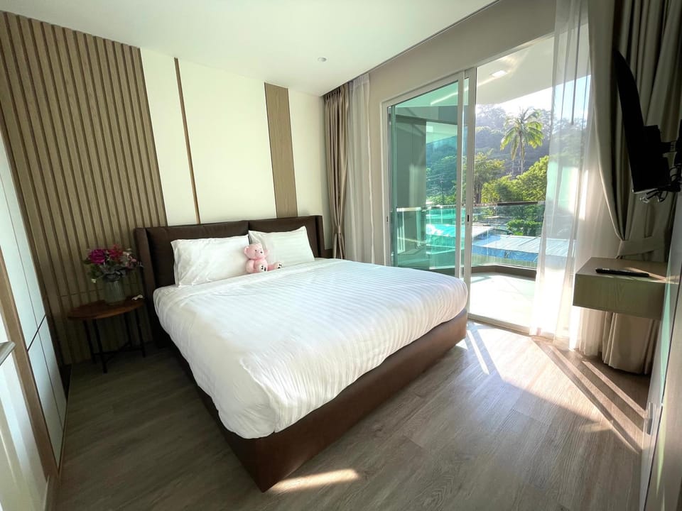 Bed, TV and multimedia, View (from property/room), Balcony/Terrace, Photo of the whole room, Bedroom, safe