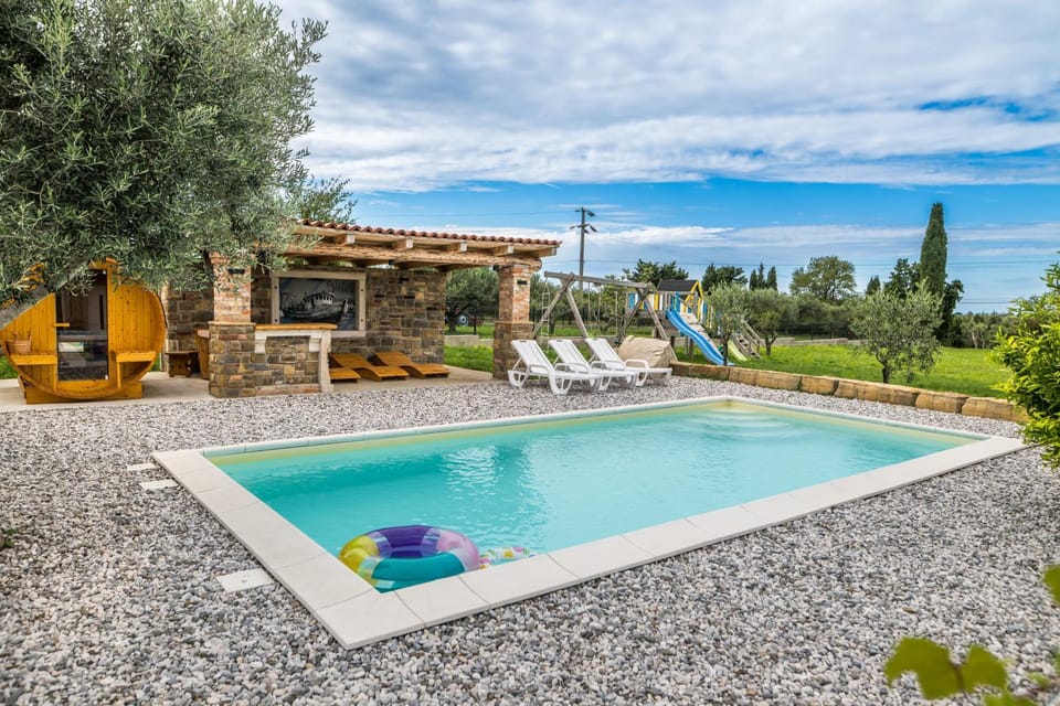 Day, Garden, Garden view, Pool view, Swimming pool, sunbed