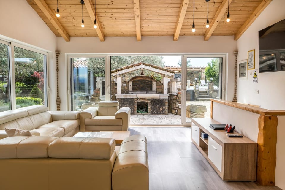 TV and multimedia, Living room, Seating area