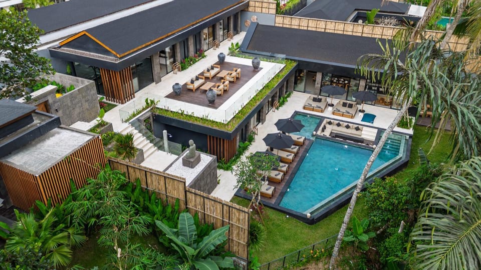 Property building, Garden, Garden view, Pool view, Swimming pool, internet, sunbed