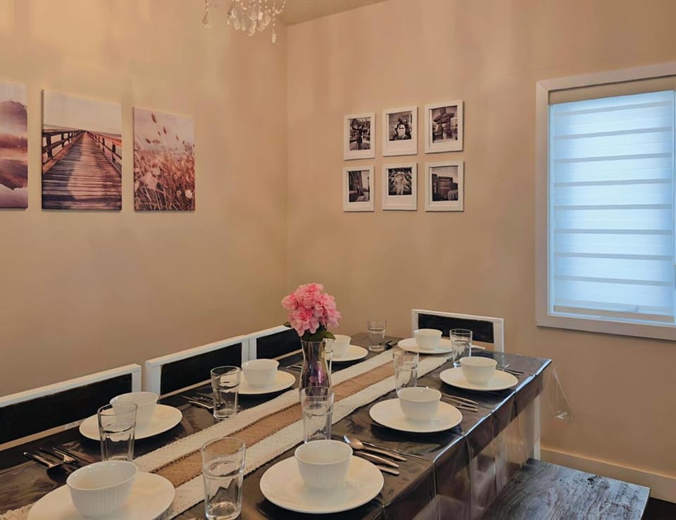 Central 3 Bedroom Gem Near ICE District - Stadium and Malls House in Edmonton