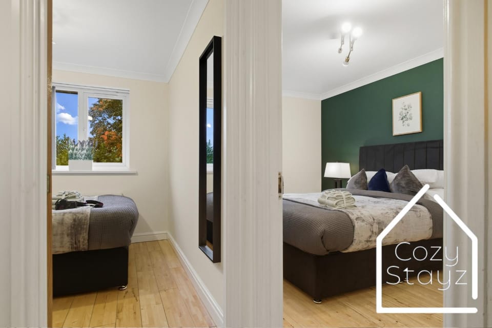 Photo of the whole room, Bedroom