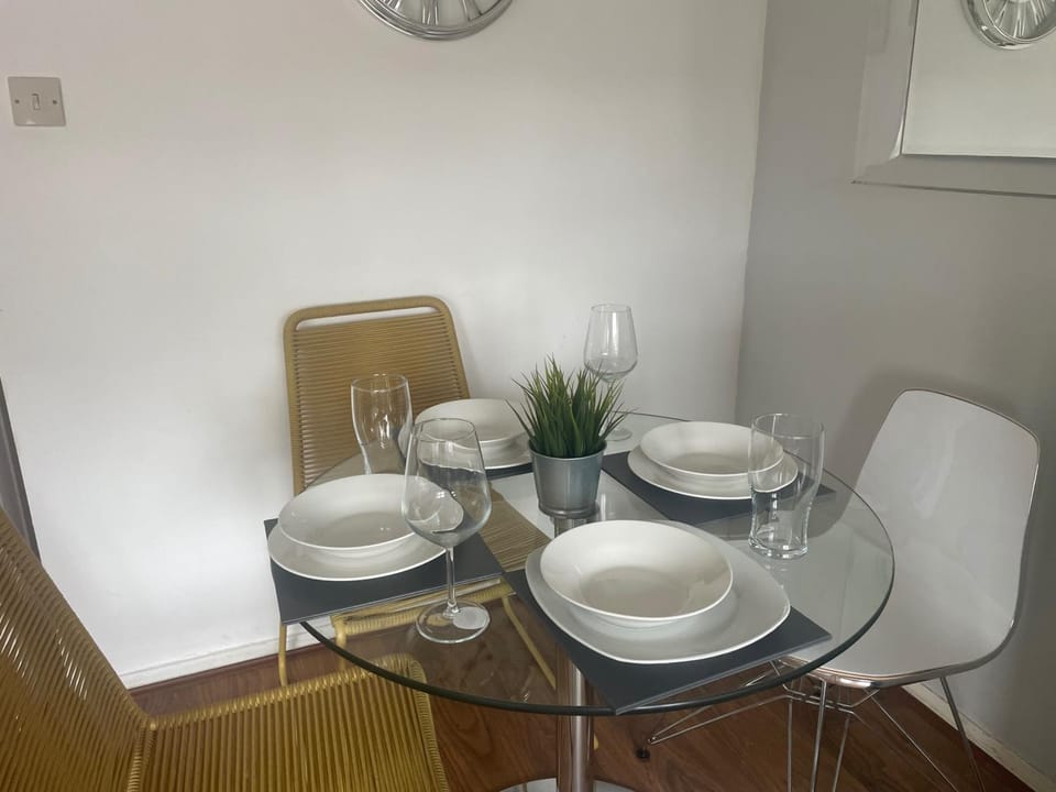 Seating area, Dining area