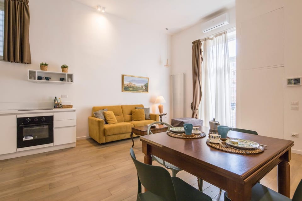 Kitchen or kitchenette, Living room, Seating area, Dining area