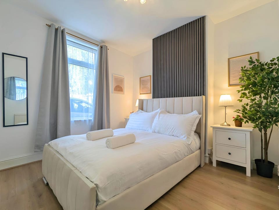 Charming 3-Bed Home Near Centre Free Parking House in York