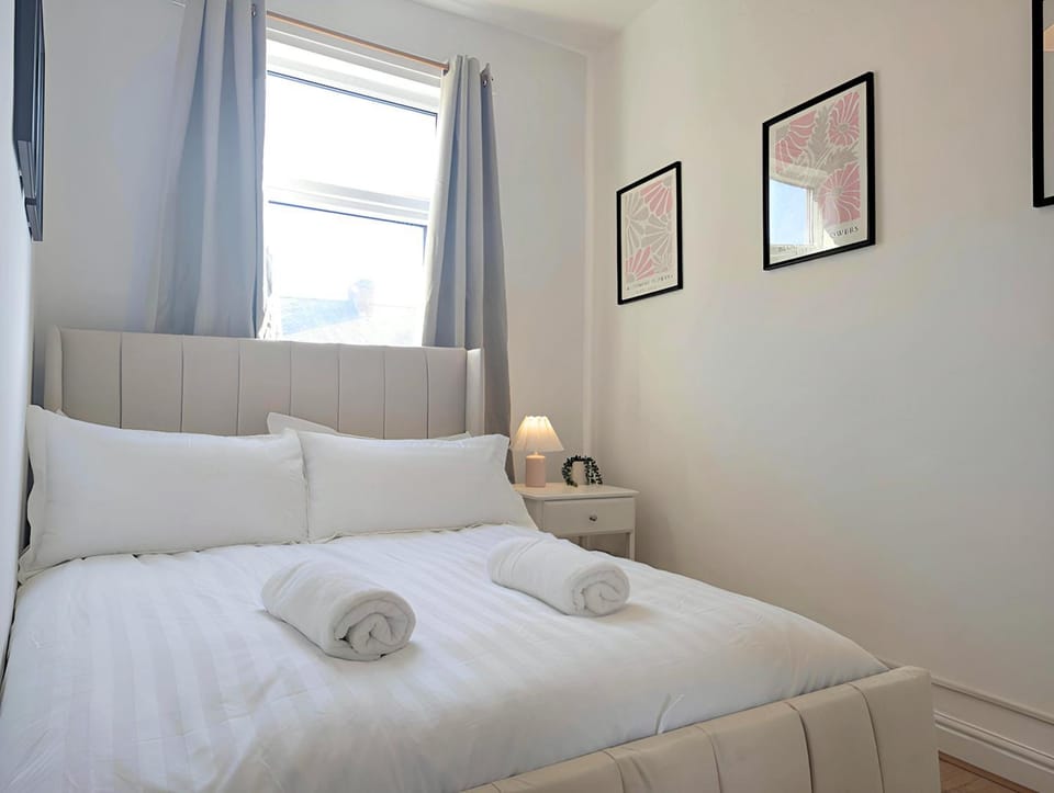 Charming 3-Bed Home Near Centre Free Parking House in York