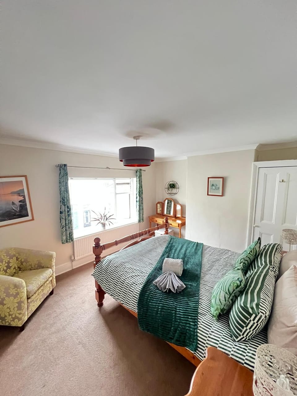 Bed, Photo of the whole room, Bedroom