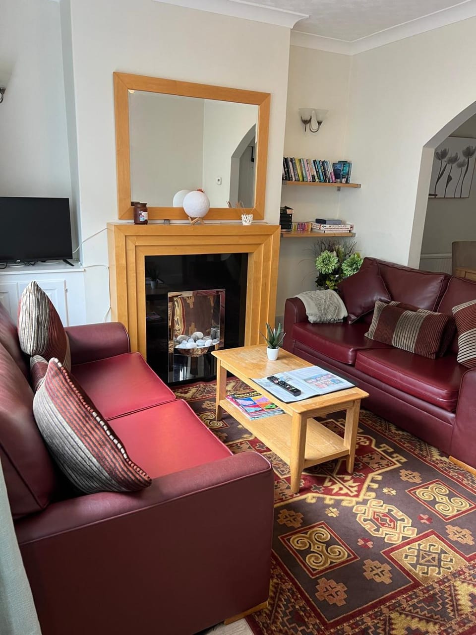 TV and multimedia, Living room, Seating area, fireplace