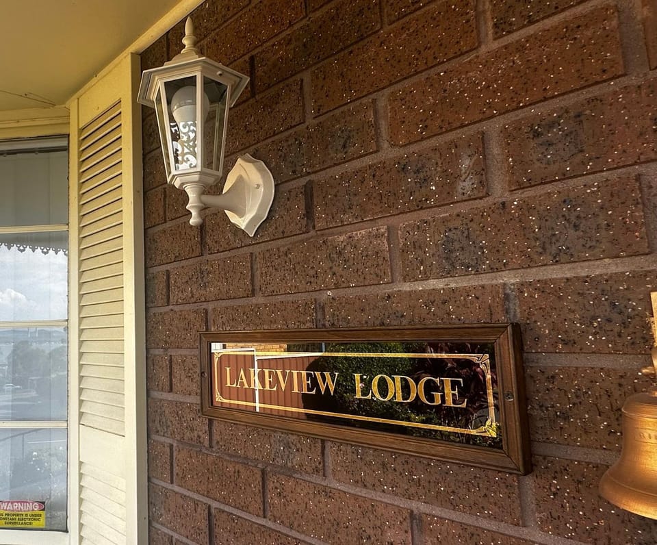 Sunny Lakeview Lodge- Perfect for Family & Friends House in Lake Macquarie