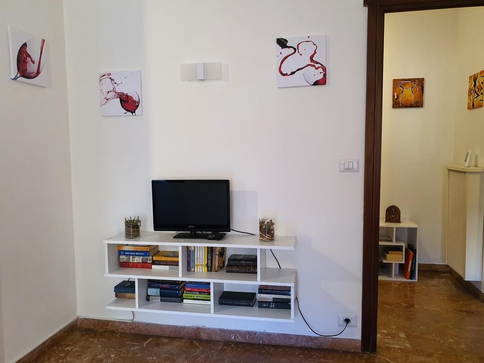 Communal lounge/ TV room, TV and multimedia