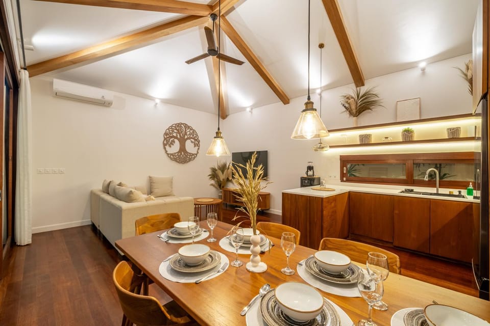 Living room, Seating area, Dining area, Food