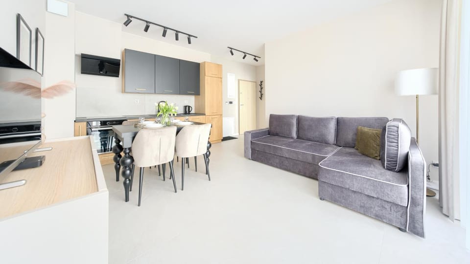 TV and multimedia, Kitchen or kitchenette, Living room, Seating area, Dining area