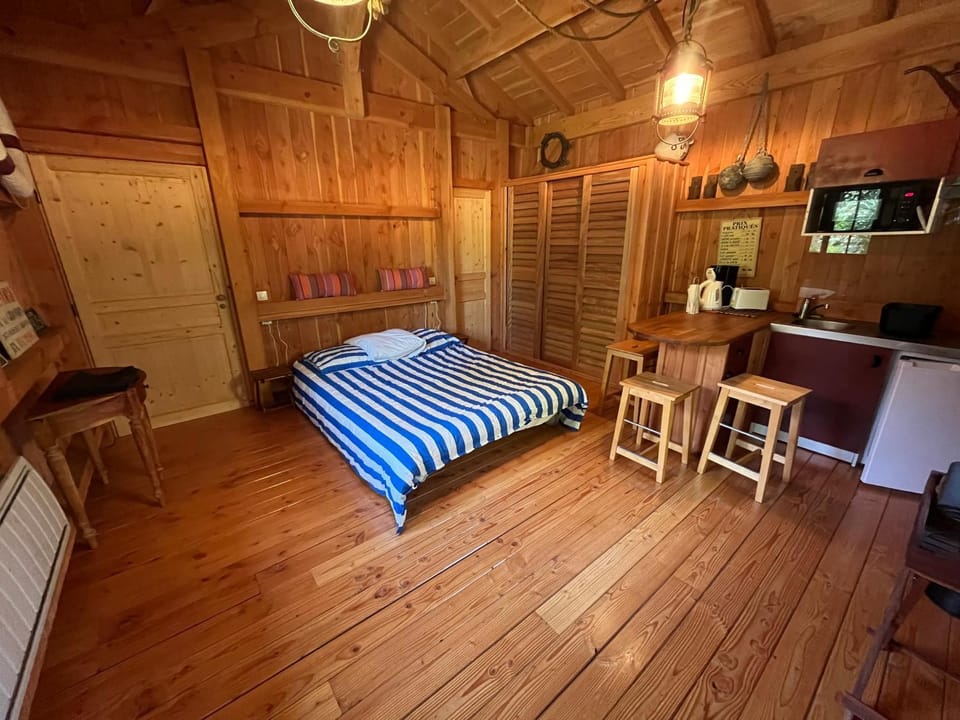 Chambre Cabane Cap Ferret Mimbeau Bed and Breakfast in La Teste-de-Buch