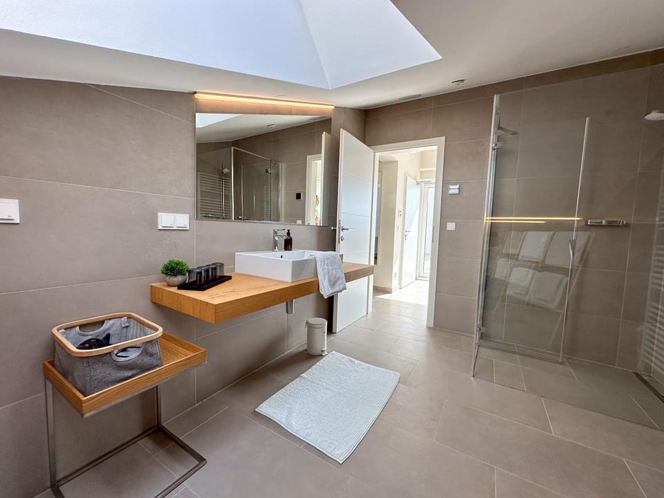 Shower, Bathroom, towels