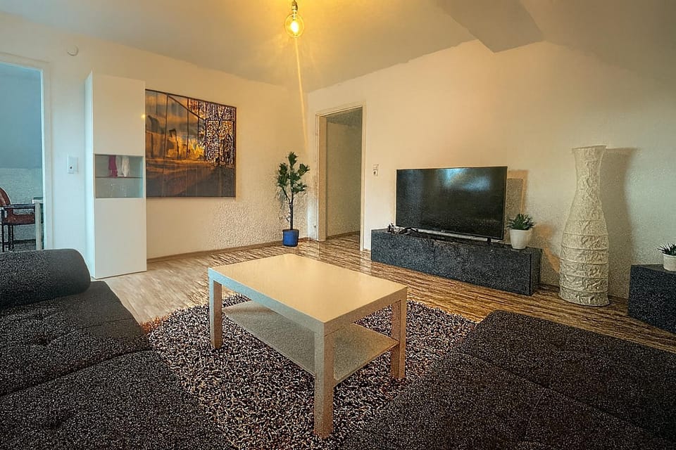 TV and multimedia, Living room, Seating area, Evening entertainment