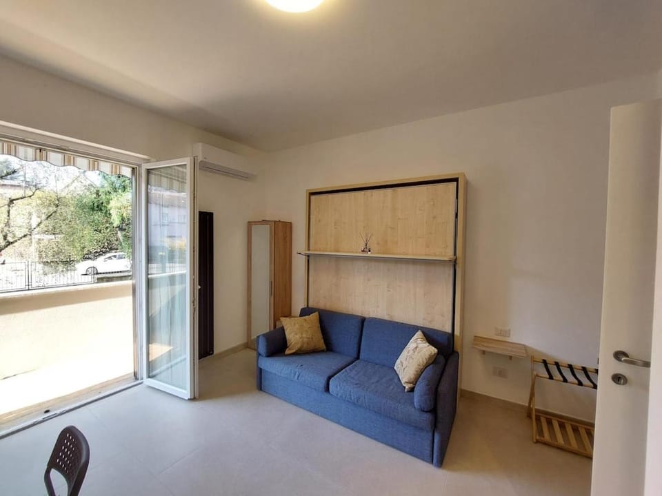 Bed, Seating area, Bedroom