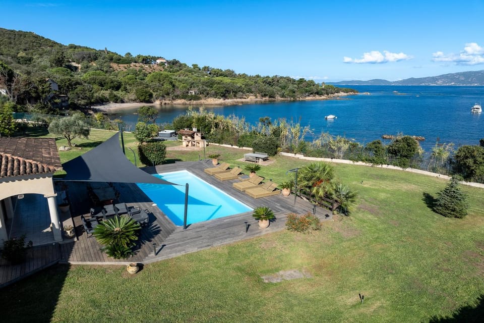Patio, Garden, Sea view, Swimming pool, sunbed