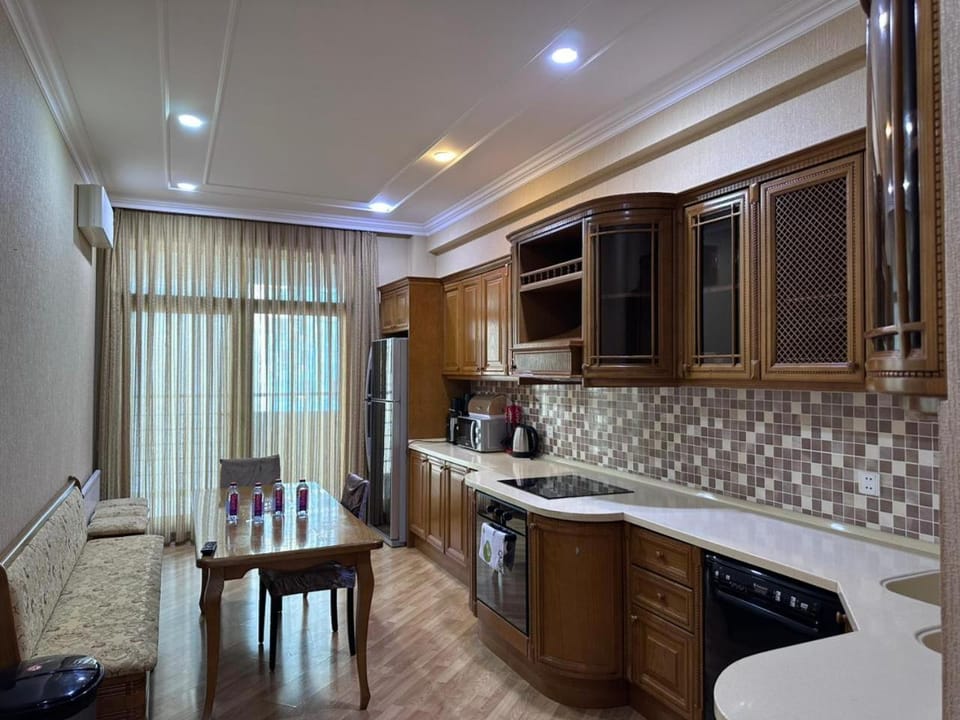 Kitchen or kitchenette, dishwasher, minibar, oven, stove, toaster