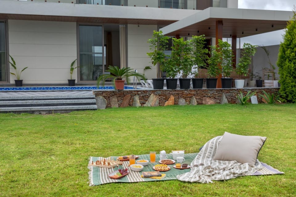 Property building, Garden