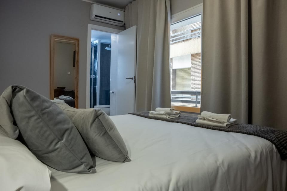 Bed, Photo of the whole room, Bedroom, air conditioner