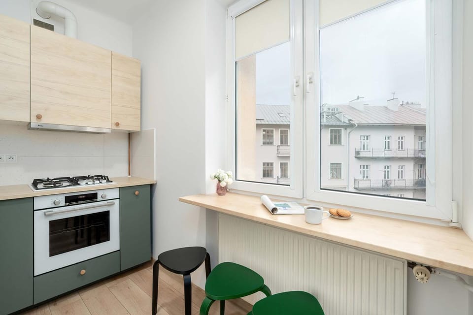 Kitchen or kitchenette, Dining area, stove