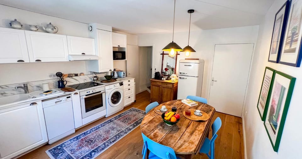 Kitchen or kitchenette, Dining area, dishwasher, oven, stove, toaster, washing machine