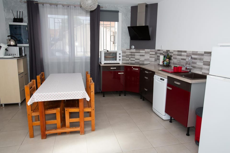 Kitchen or kitchenette, kitchen