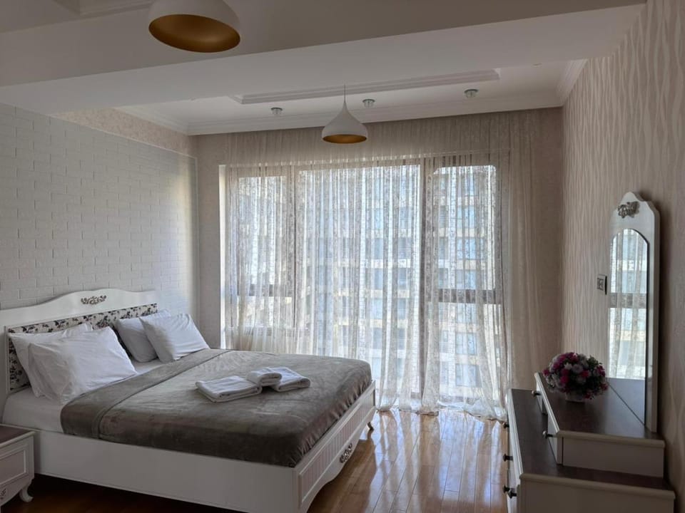 Bed, Bedroom, towels