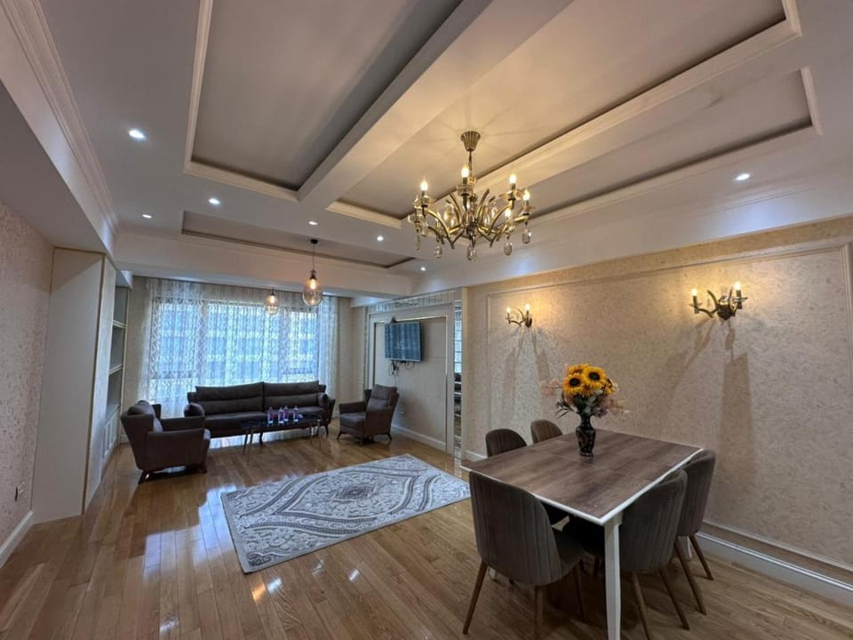 TV and multimedia, Living room, Photo of the whole room, Seating area, Dining area, Bedroom