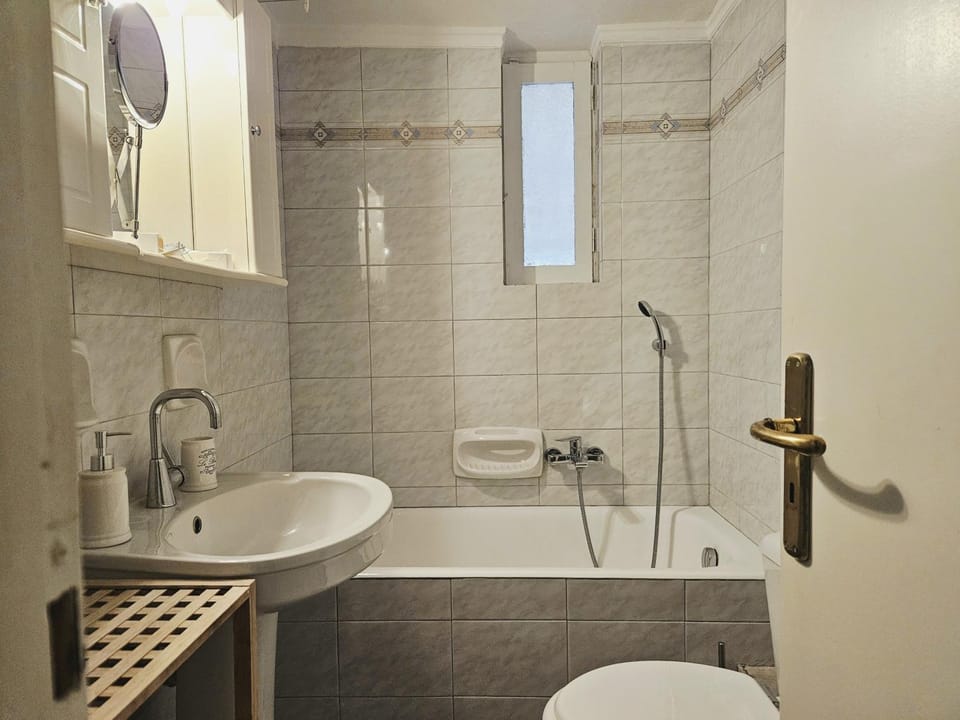 Shower, Toilet, Bathroom, Bath