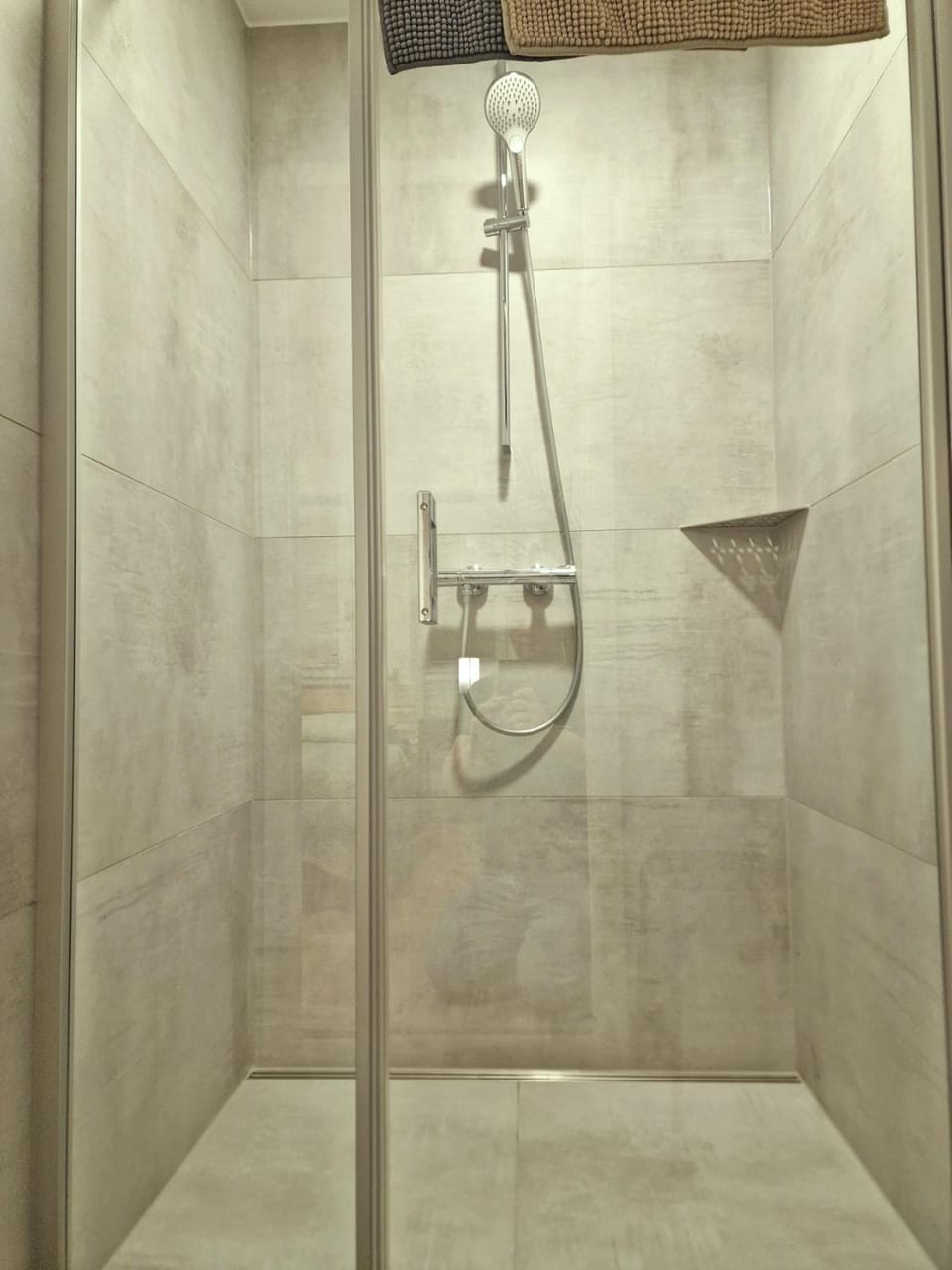 Shower, Bedroom