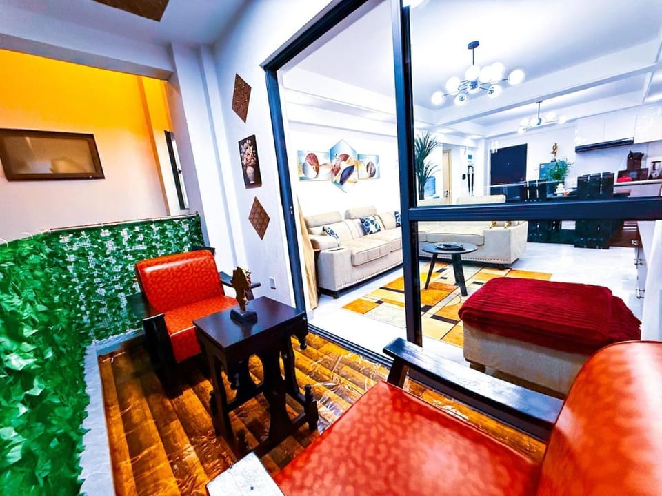 Communal lounge/ TV room, Bed, TV and multimedia, Living room, Photo of the whole room, Seating area, Dining area, Evening entertainment, Bedroom, hair dresser