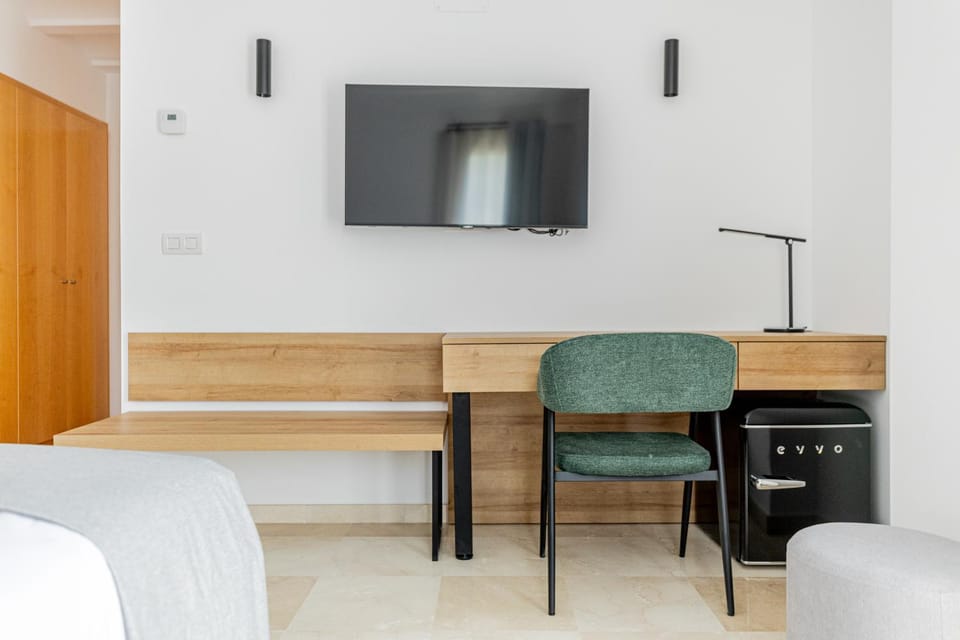 TV and multimedia, Photo of the whole room, Seating area, minibar