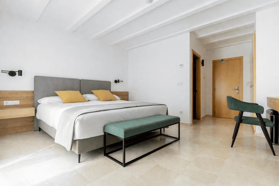 Bed, Photo of the whole room