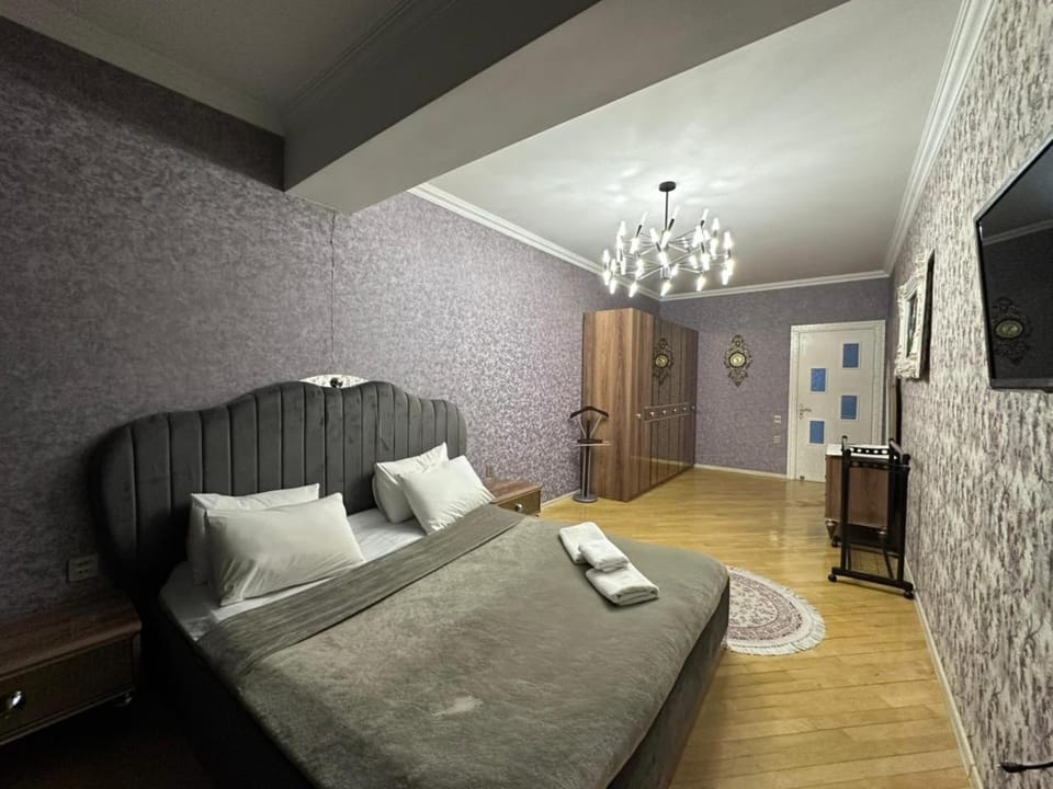 Bed, TV and multimedia, Bedroom