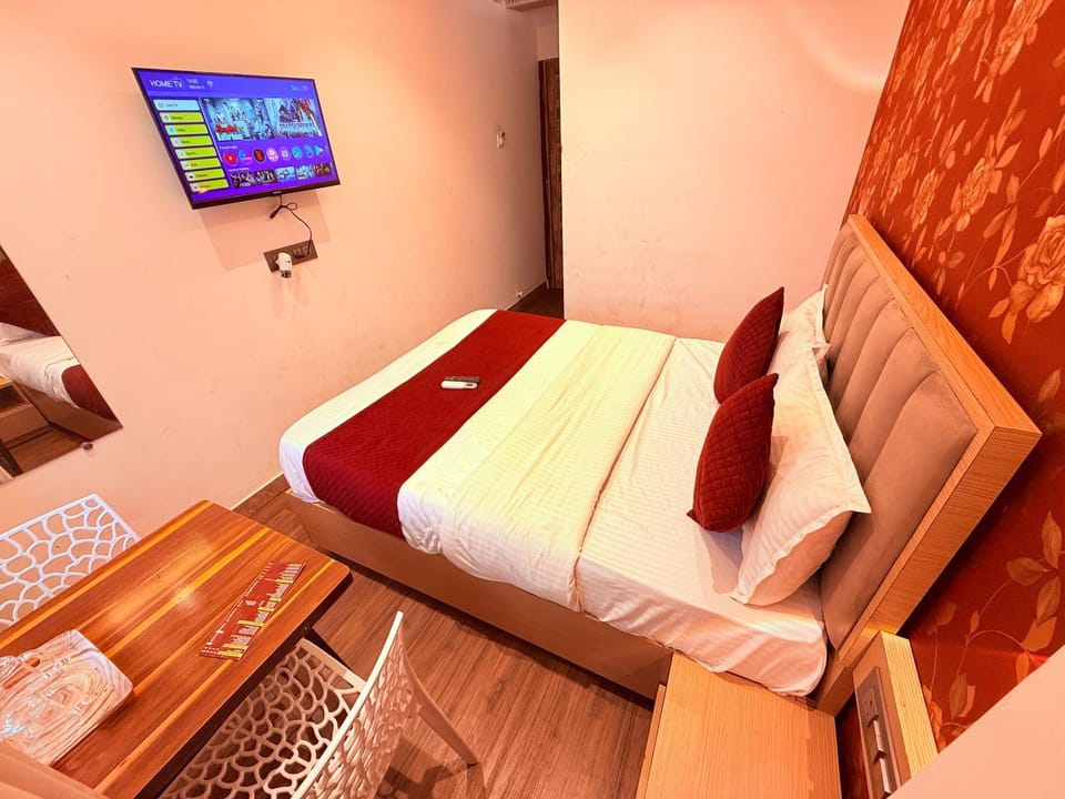 Bed, TV and multimedia, Photo of the whole room, Seating area