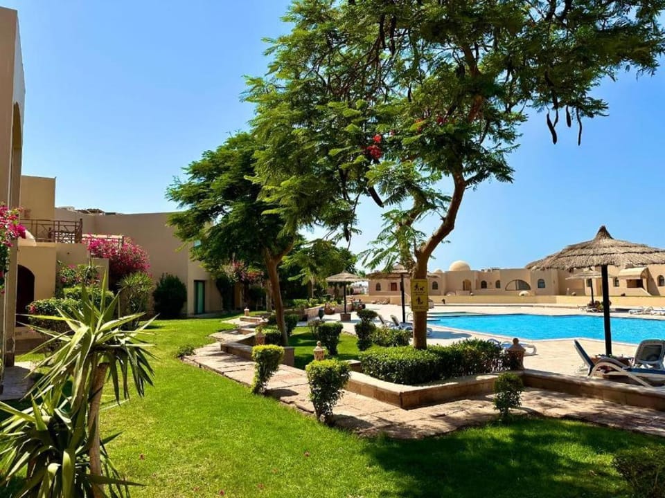 Spring, Day, Natural landscape, Garden, Swimming pool