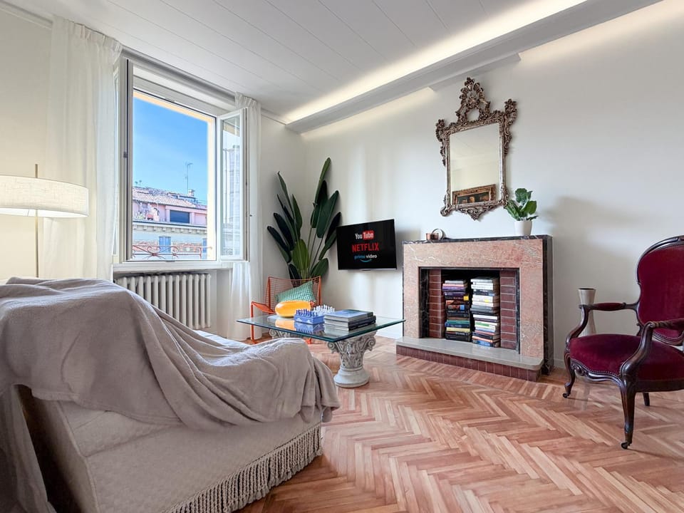 Communal lounge/ TV room, TV and multimedia, Living room, Seating area