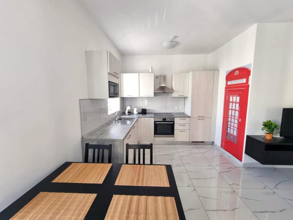 Decorative detail, Dining area, Lunch, Dinner, microwave