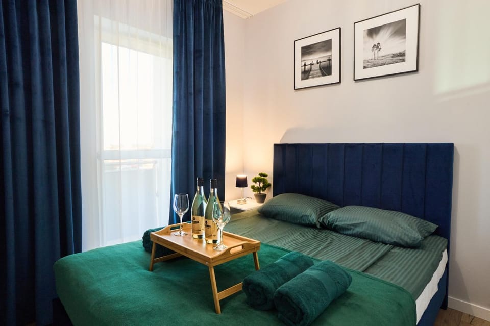Bed, Bedroom, towels, towels