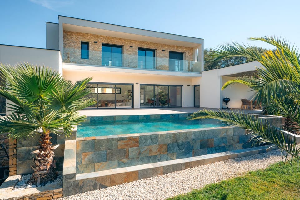 Property building, Swimming pool