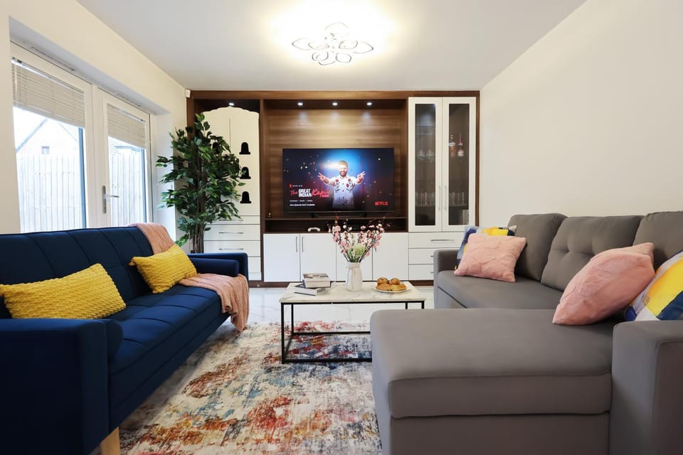 Communal lounge/ TV room, TV and multimedia, Living room