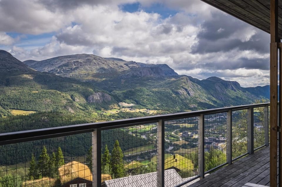 Nearby landmark, Day, Natural landscape, View (from property/room), Balcony/Terrace, Mountain view