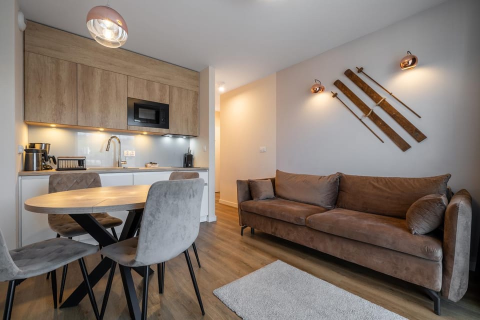 Kitchen or kitchenette, Living room, Seating area, Dining area