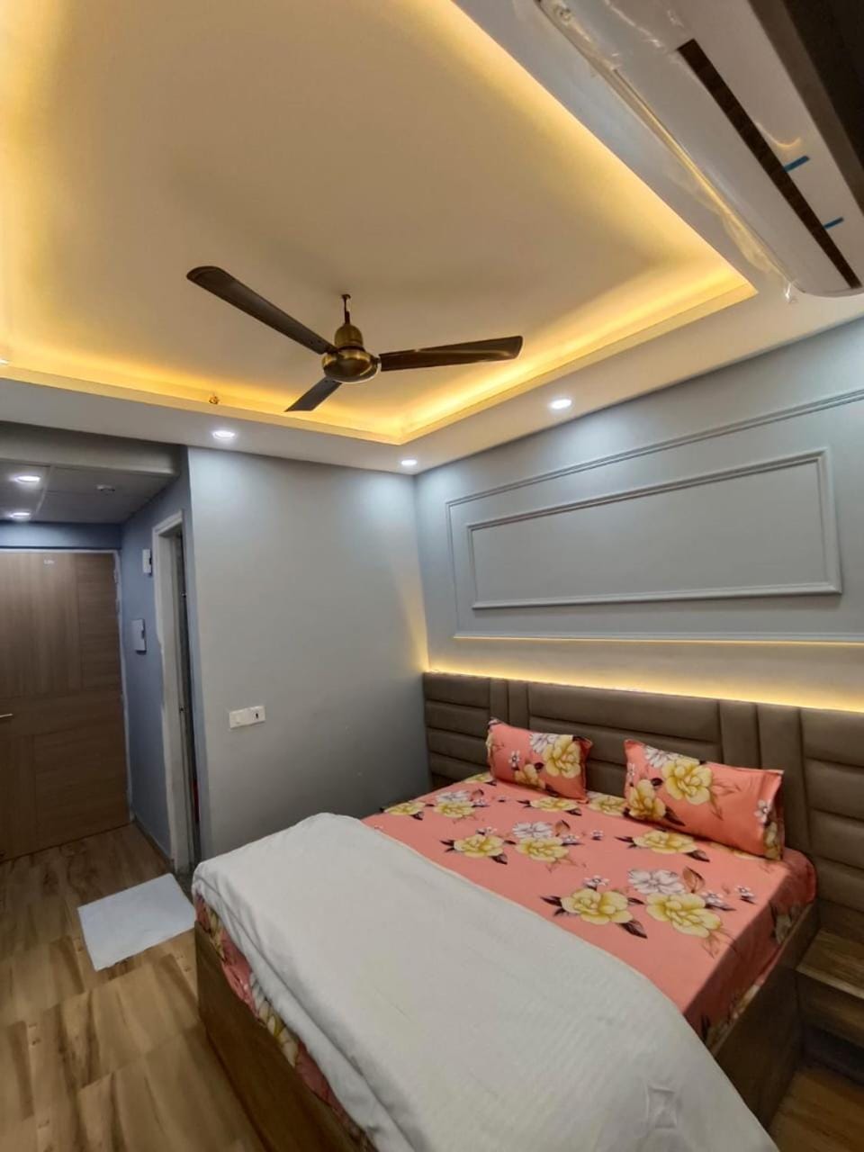 Bed, Photo of the whole room, Bedroom, air conditioner