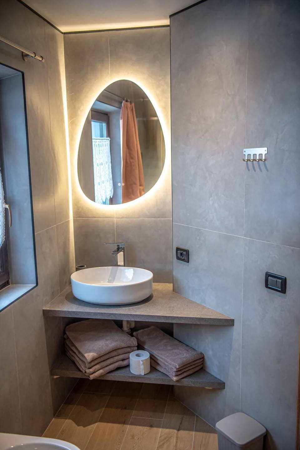 Bathroom, towels