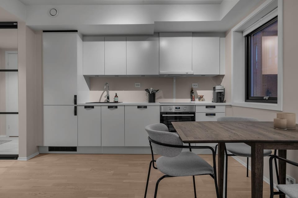Kitchen or kitchenette, Dining area, dishwasher, stove